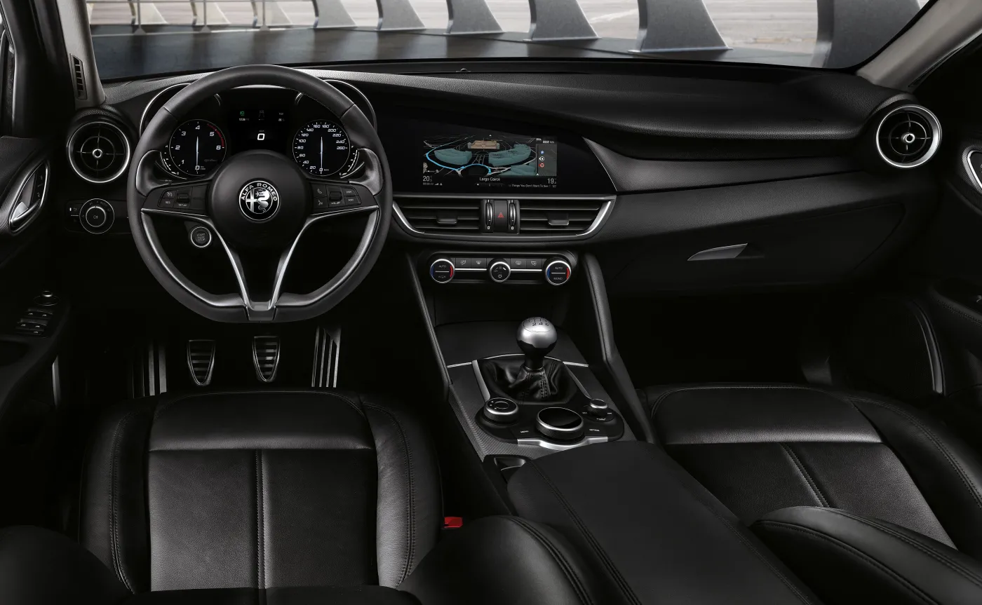 8813321-alfa-romeo-giulia.jpg