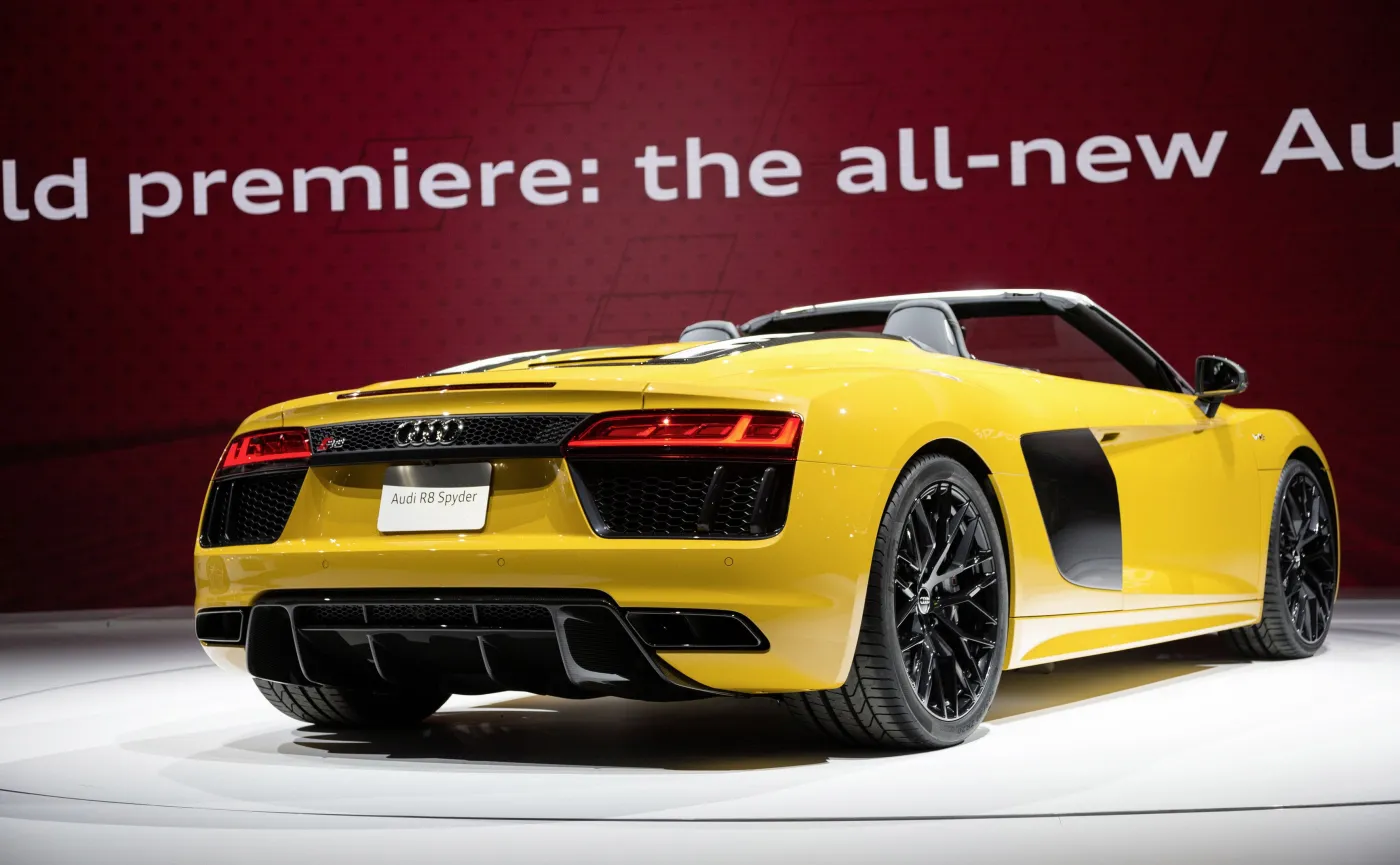 8868196-audi-r8-spyder-v10.jpg