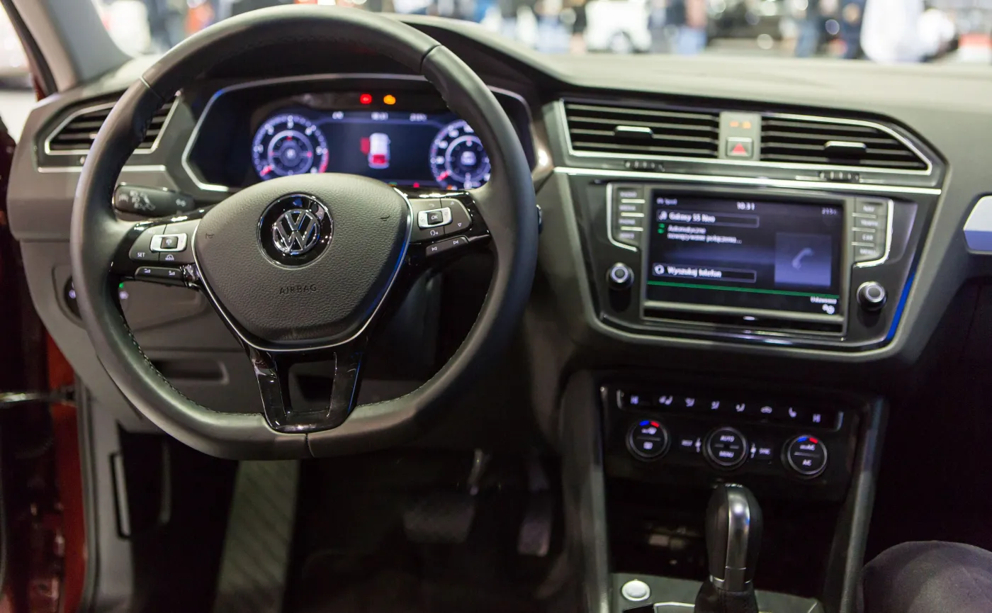 8893433-volkswagen-tiguan.jpg