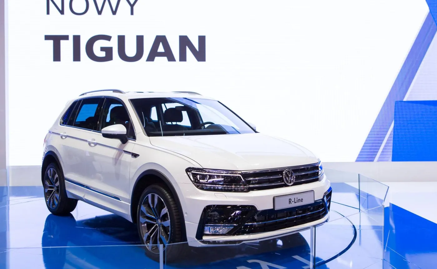 8893121-volkswagen-tiguan.jpg