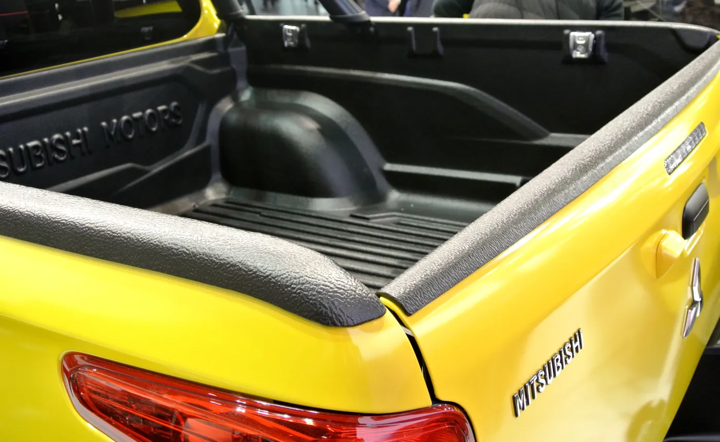 8908560-mitsubishi-l200.jpg