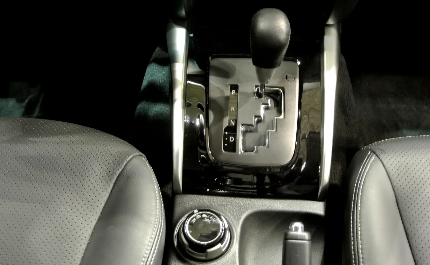8908657-mitsubishi-l200.jpg