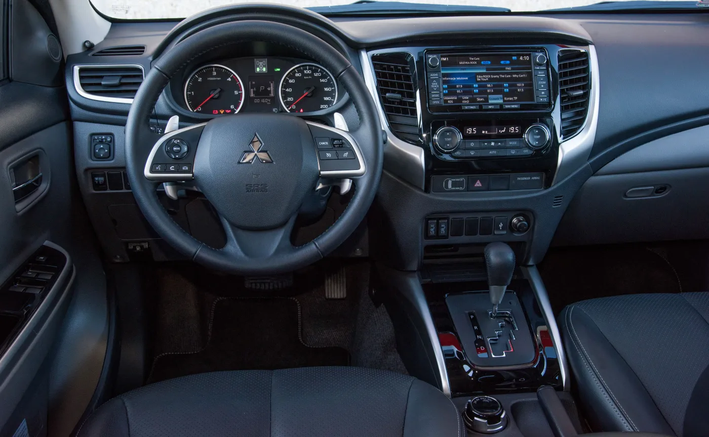 8908721-mitsubishi-l200.jpg