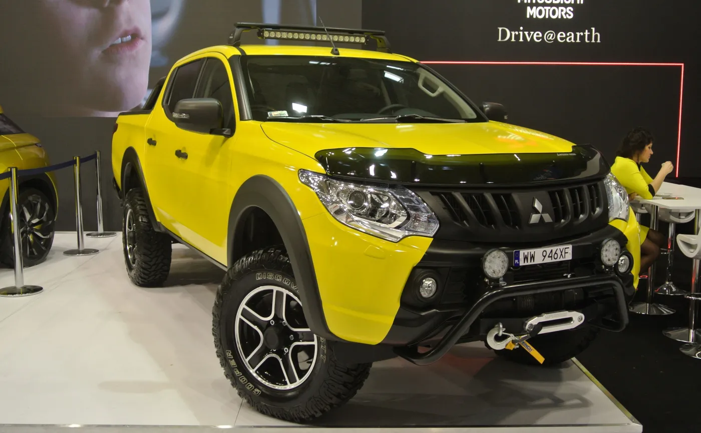 8908211-mitsubishi-l200.jpg
