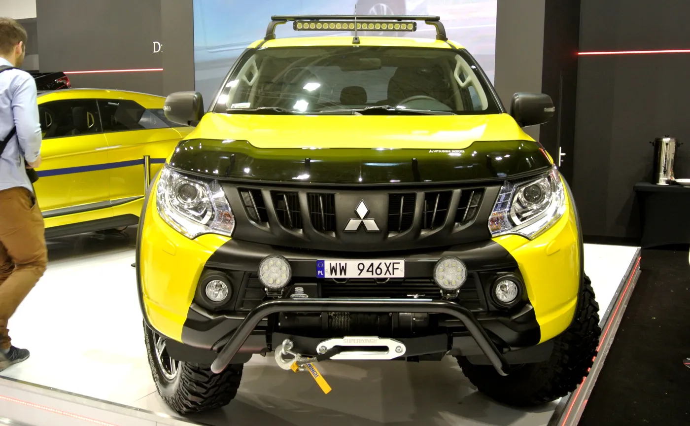 8908243-mitsubishi-l200.jpg