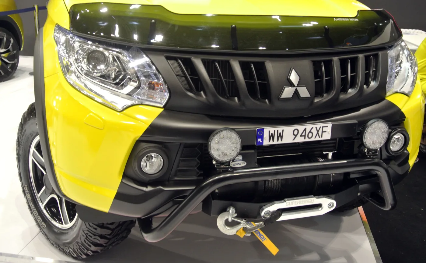 8908304-mitsubishi-l200.jpg