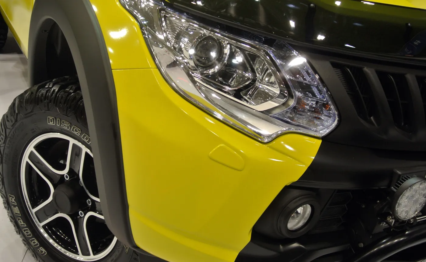 8908336-mitsubishi-l200.jpg