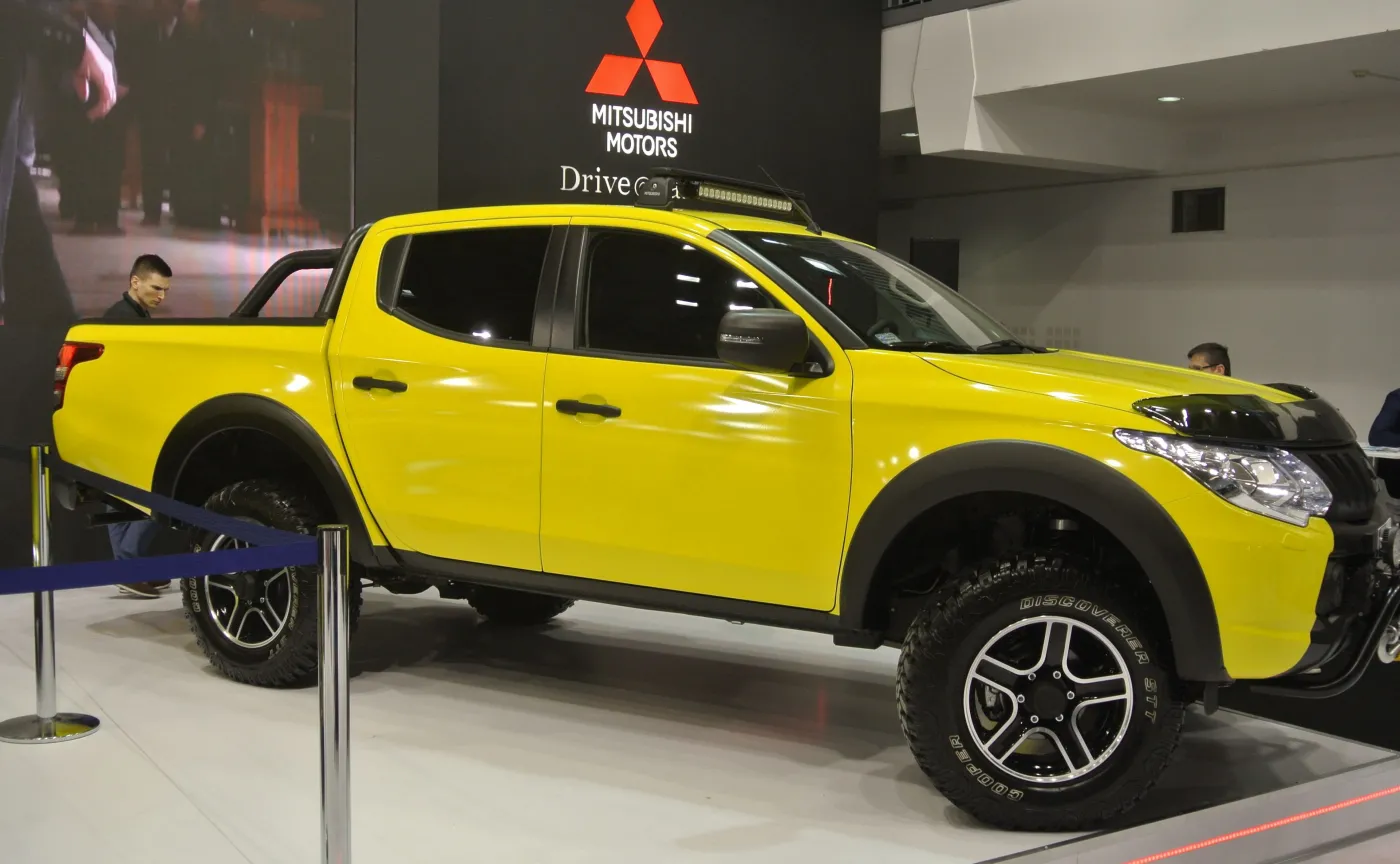 8908368-mitsubishi-l200.jpg
