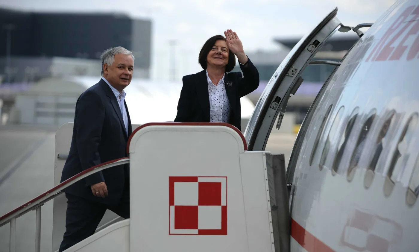 19 maja 2009 roku. Lech i Maria Kaczyńscy wchodzą na pokład Tu-154M
