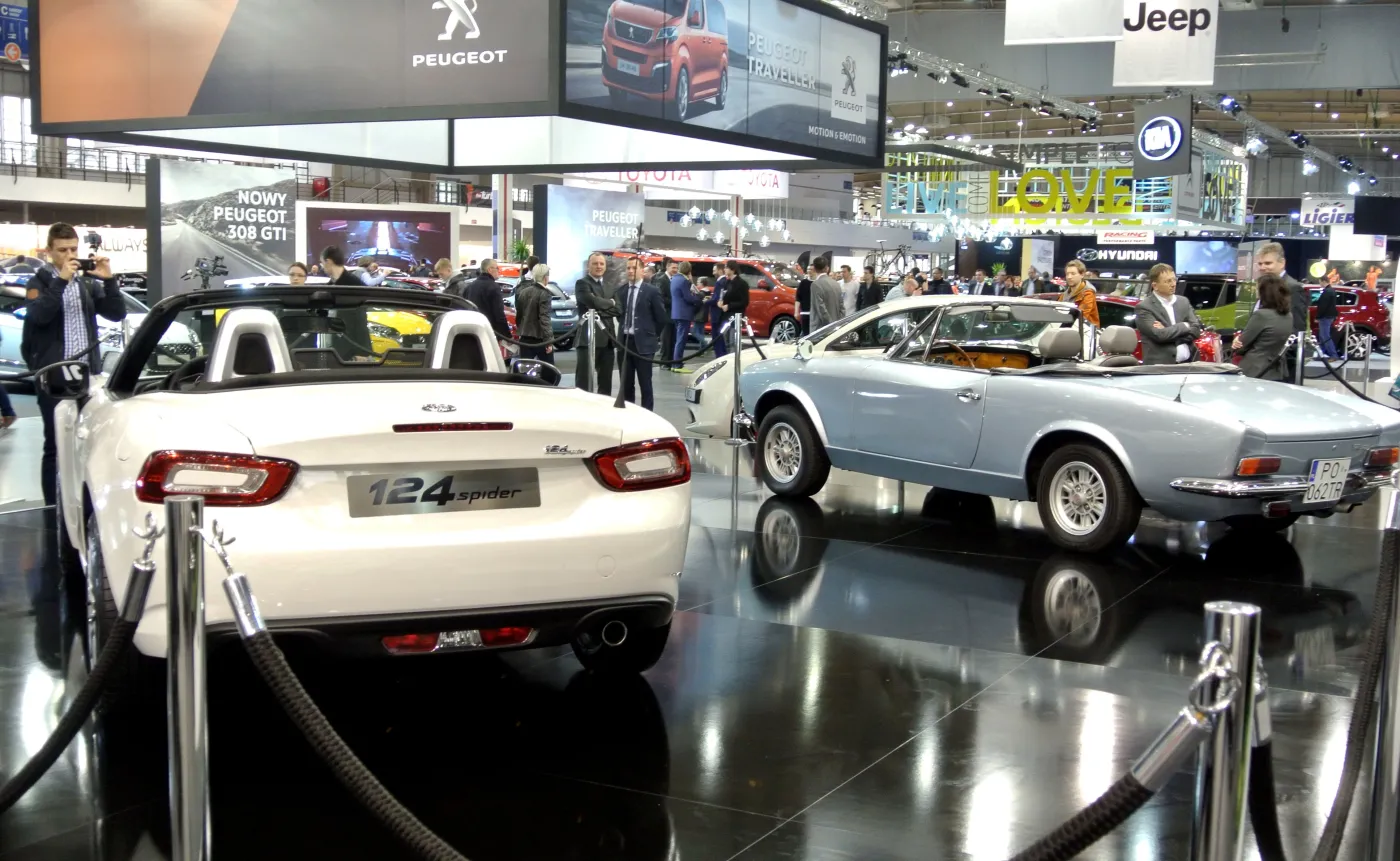 8910753-fiat-124-spider.jpg