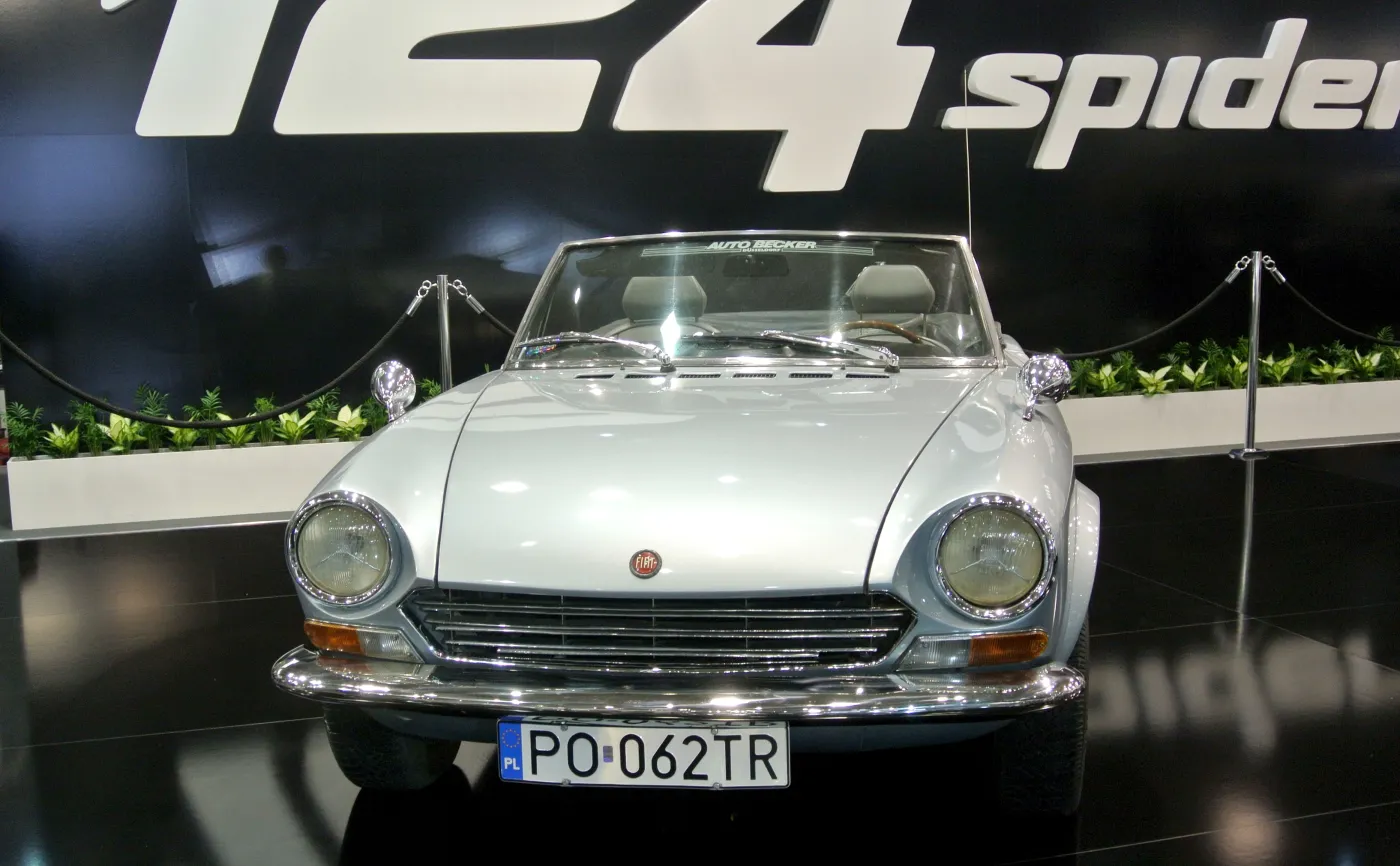 8910945-fiat-124-spider.jpg