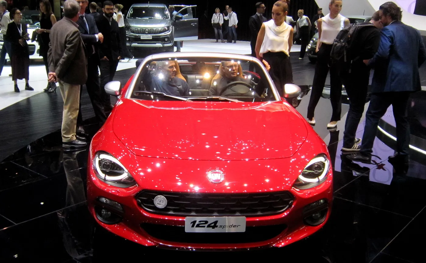 8958479-fiat-124-spider.jpg