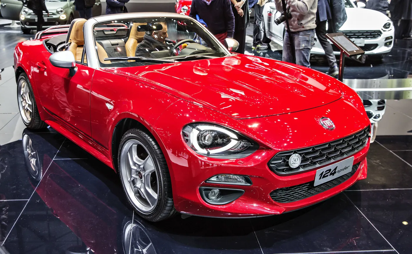 8958235-fiat-124-spider.jpg