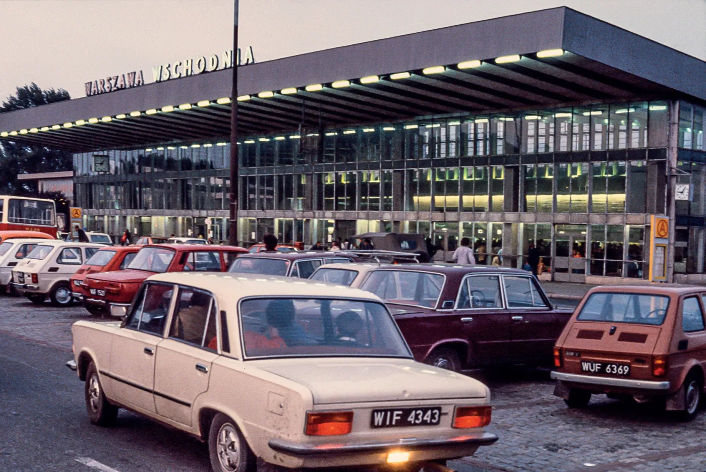 8961014-warszawa-lata-80.jpg