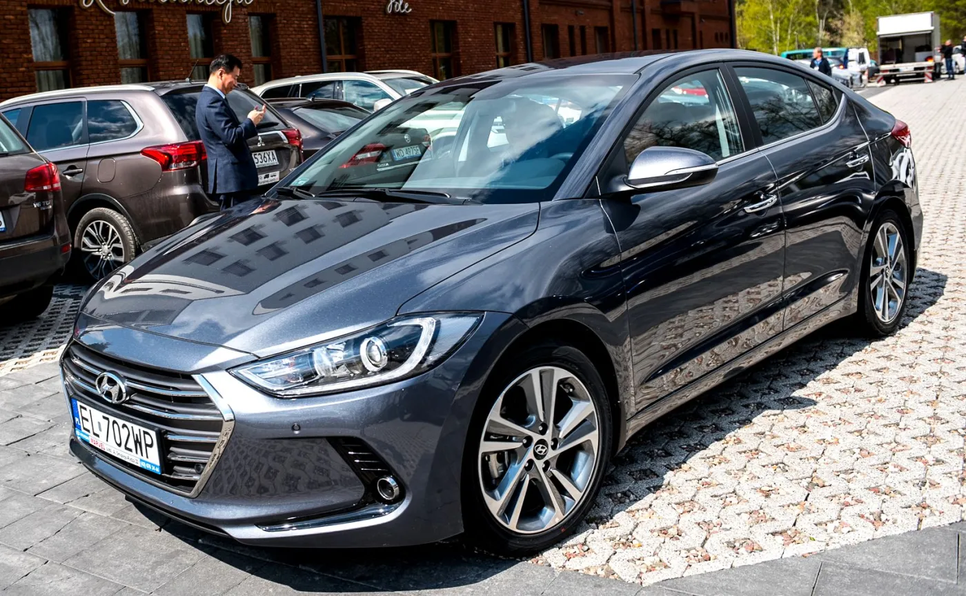 8986667-hyundai-elantra.jpg