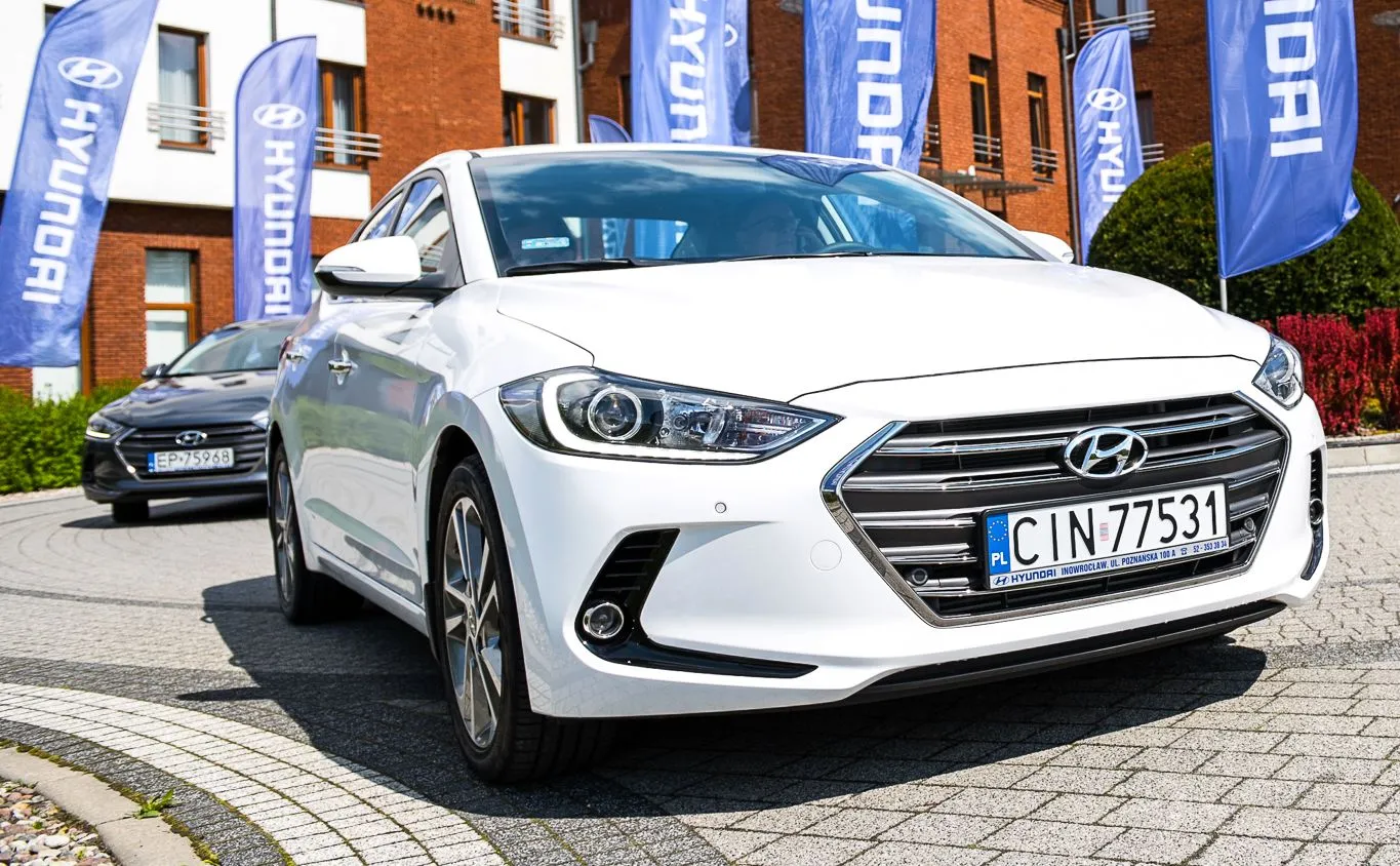 8986699-hyundai-elantra.jpg