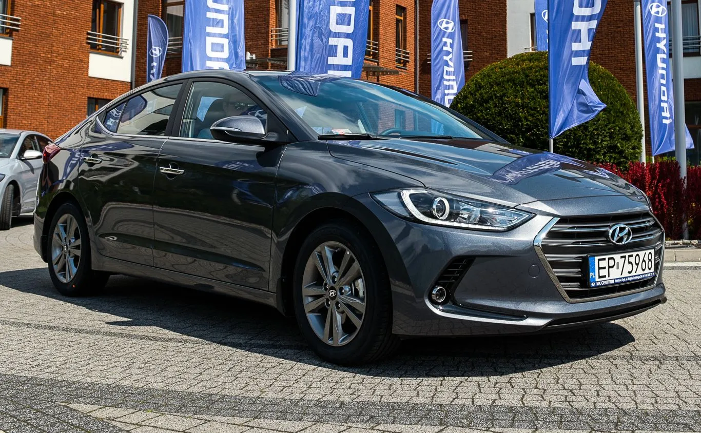 8986730-hyundai-elantra.jpg