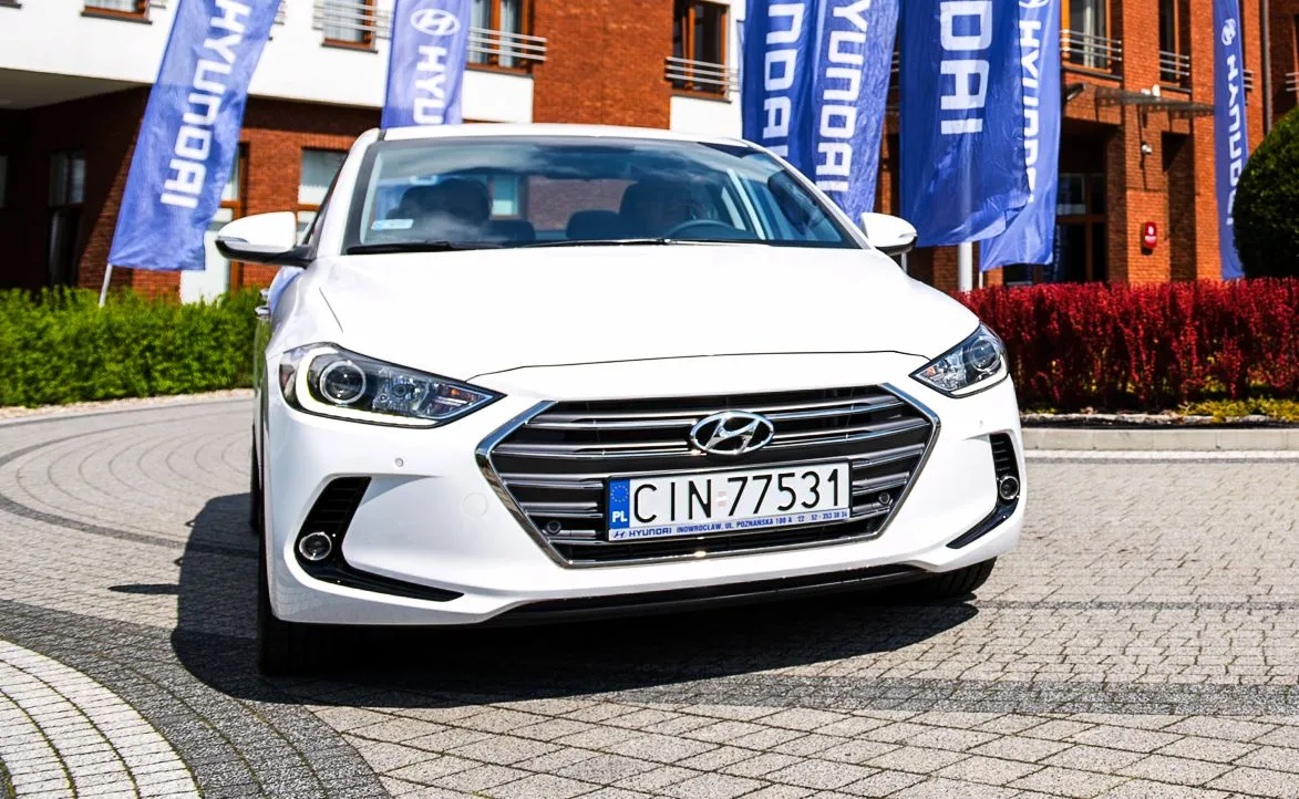 8986761-hyundai-elantra.jpg