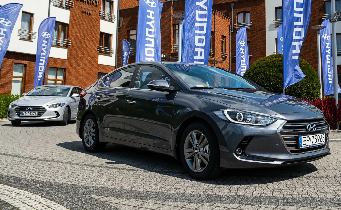 8986808-hyundai-elantra.jpg