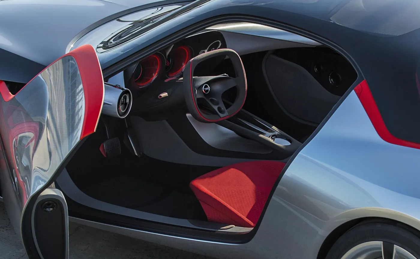 8675205-opel-gt-concept.jpg
