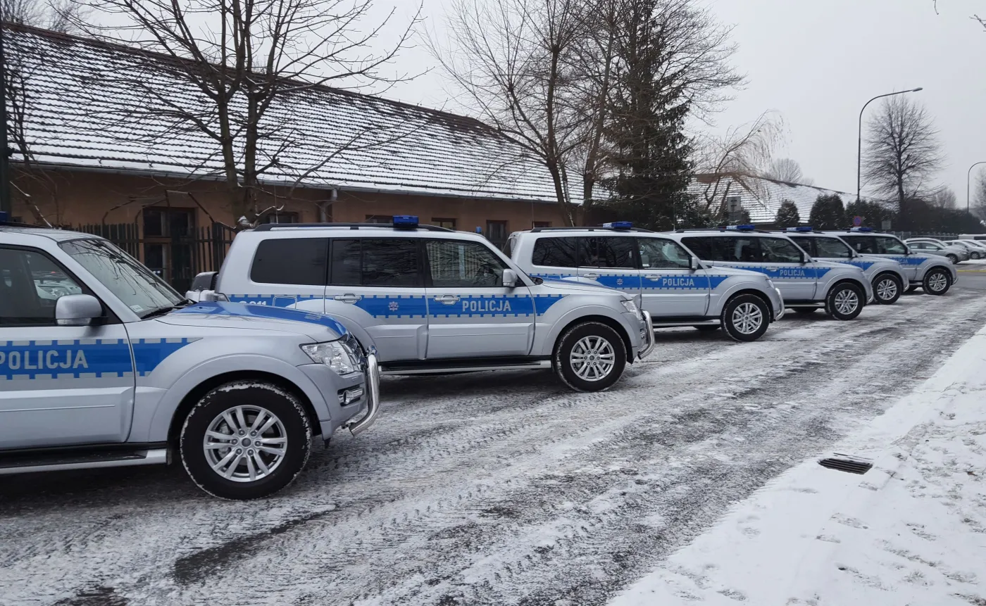 8681891-mitsubishi-pajero.jpg
