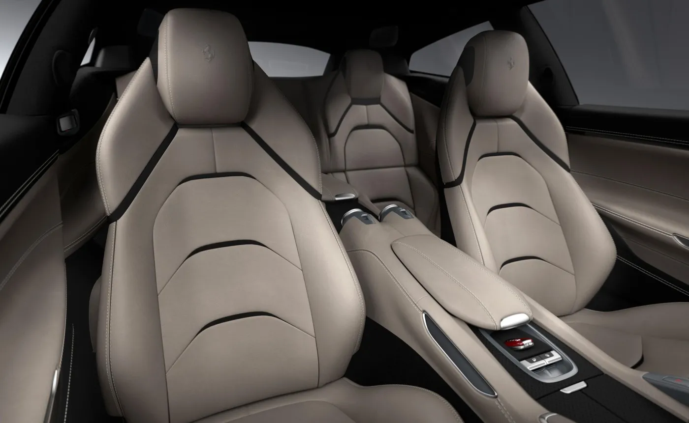 8715726-ferrari-gtc4lusso.jpg
