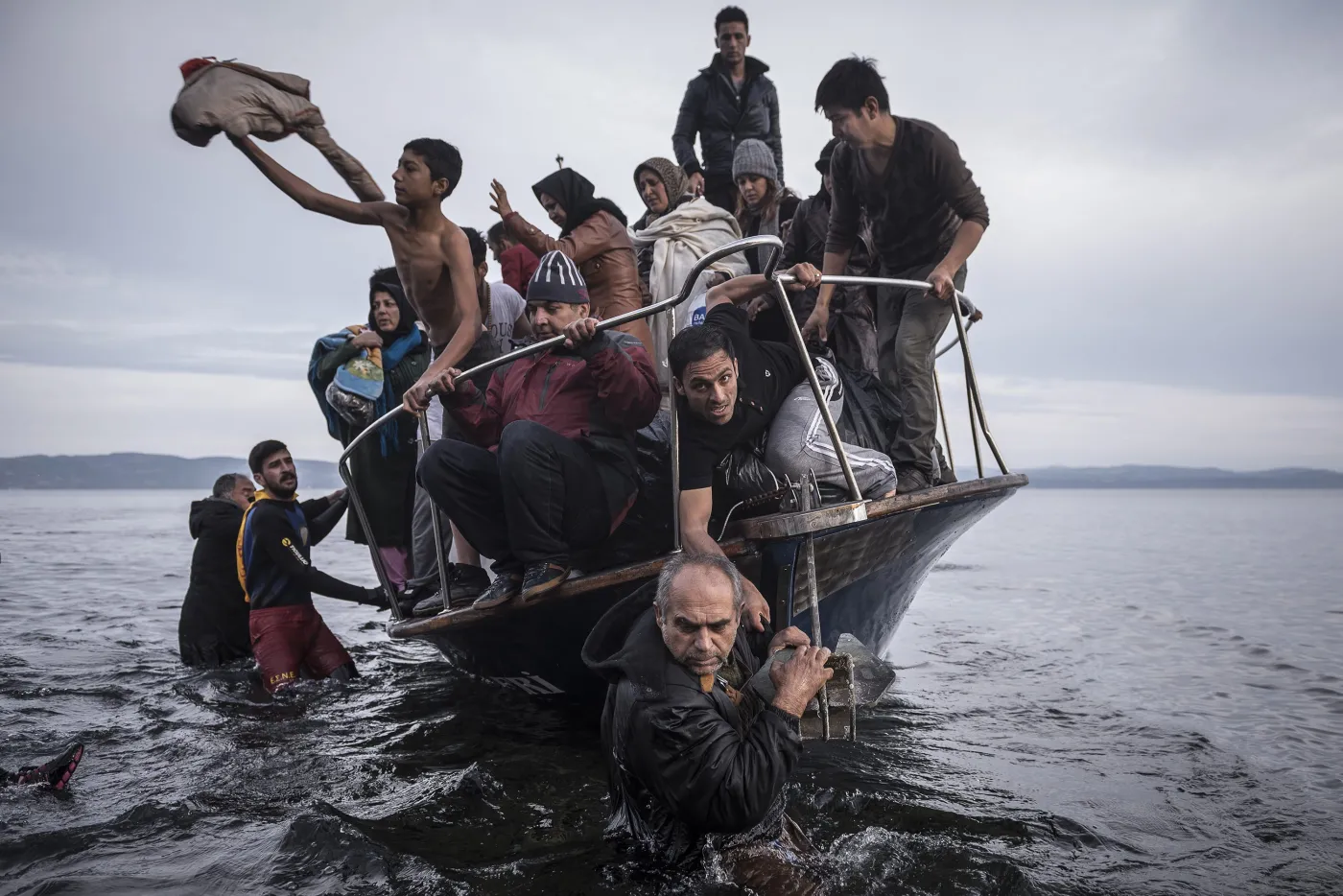 8749988-uchodzcy-na-lesbos.jpg