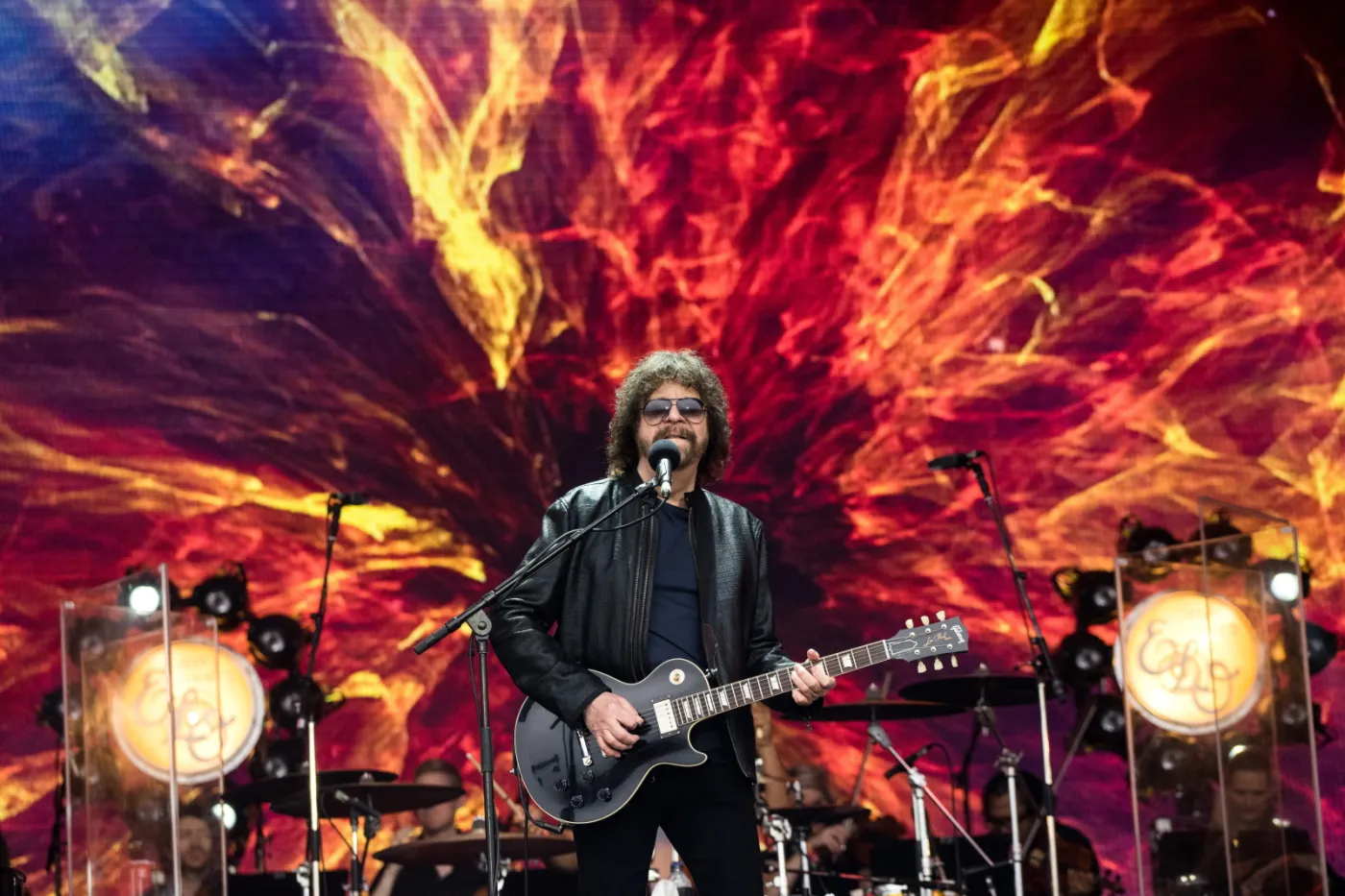 9220989-jeff-lynne-s-elo.jpg