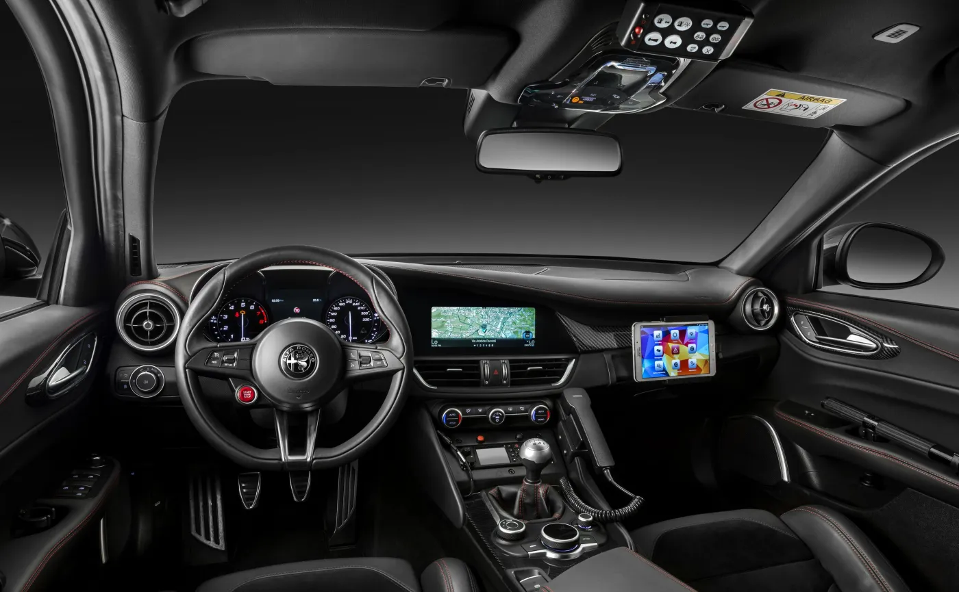 9028206-alfa-romeo-giulia.jpg