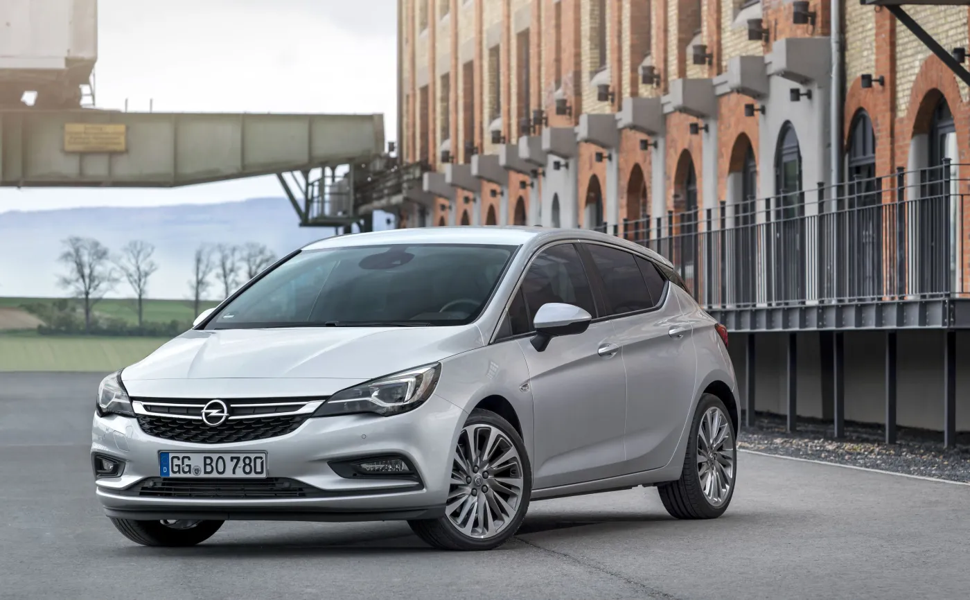 9031410-opel-astra-biturbo.jpg