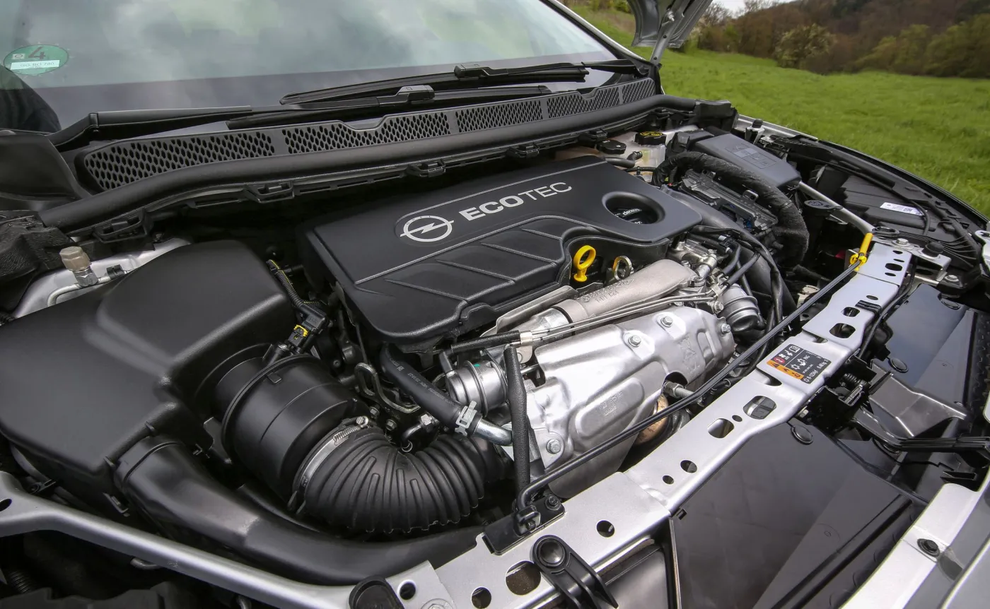 9031154-opel-astra-biturbo.jpg