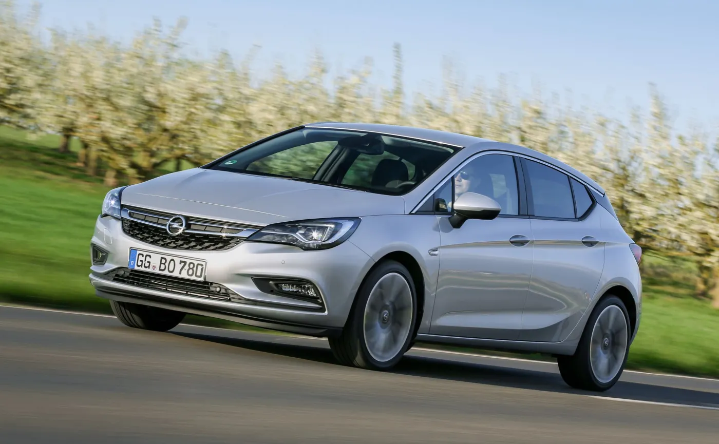 9031186-opel-astra-biturbo.jpg