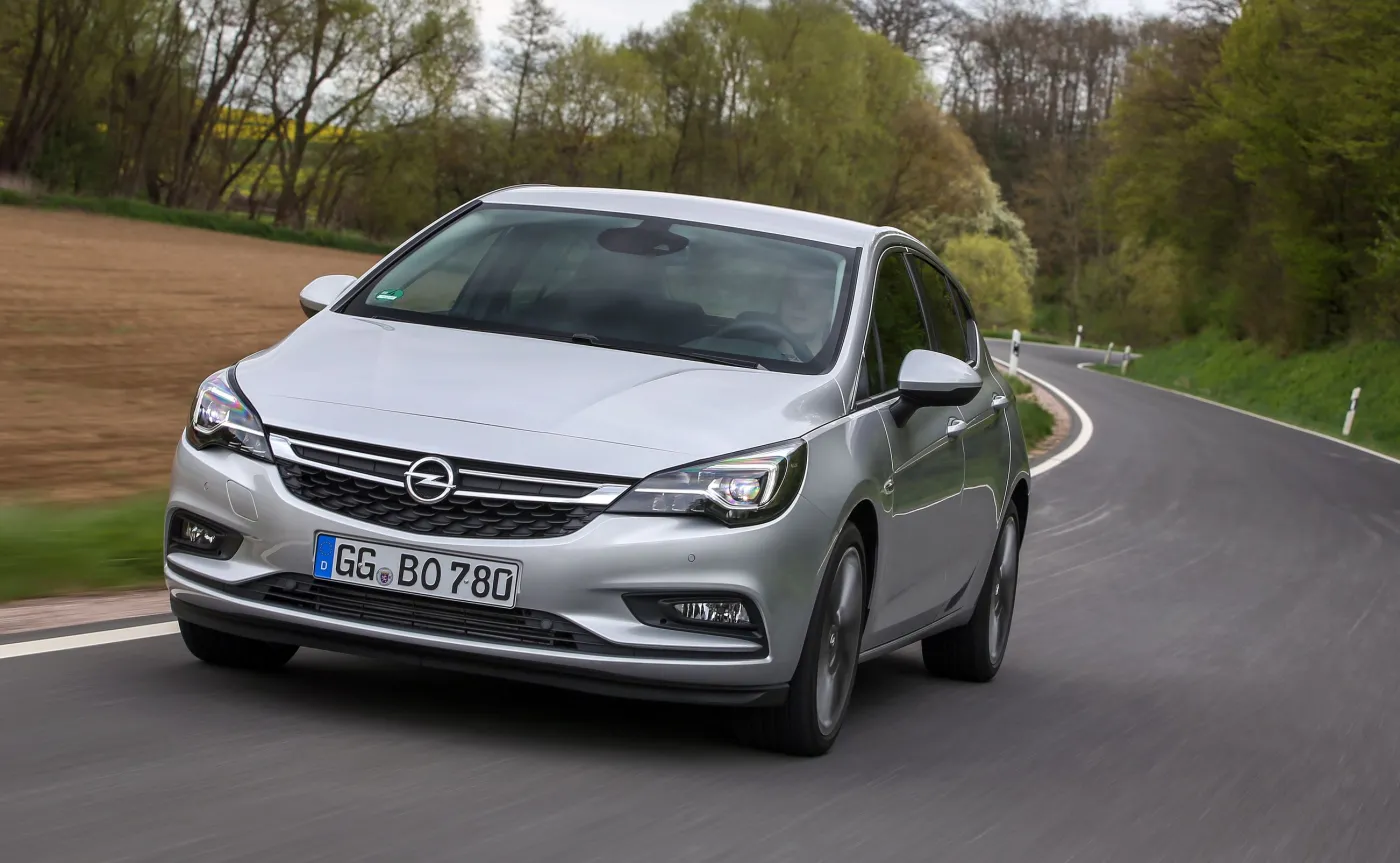 9031314-opel-astra-biturbo.jpg