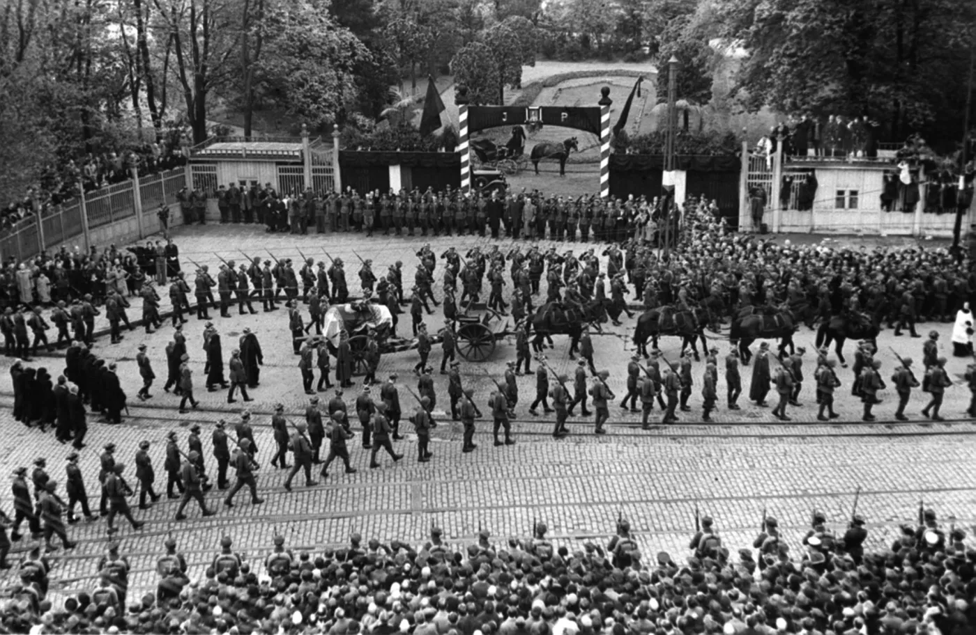 7745355-jozef-pilsudski.jpg