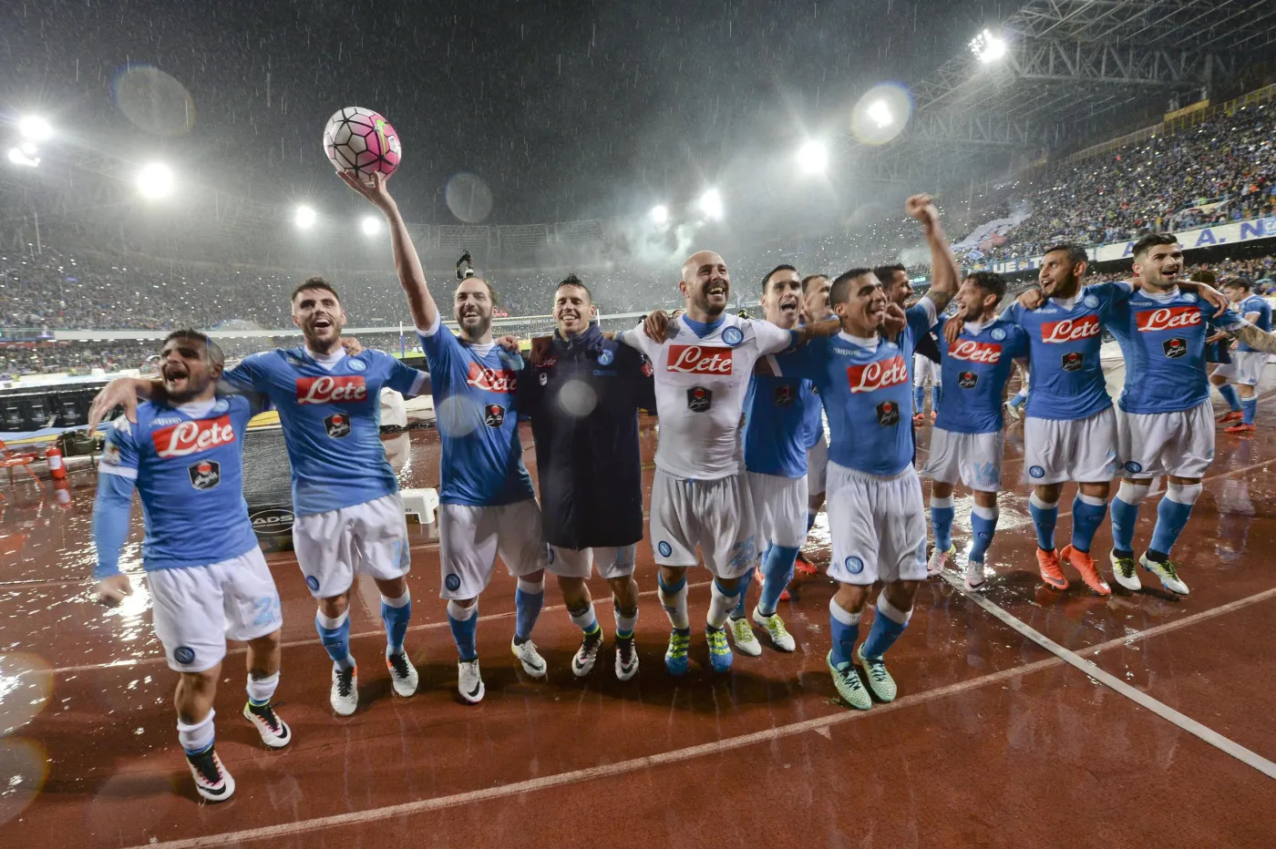 Liga włoska: Napoli wicemistrzem, rekord Higuaina. Efektowna wygrana Juventusu. WIDEO