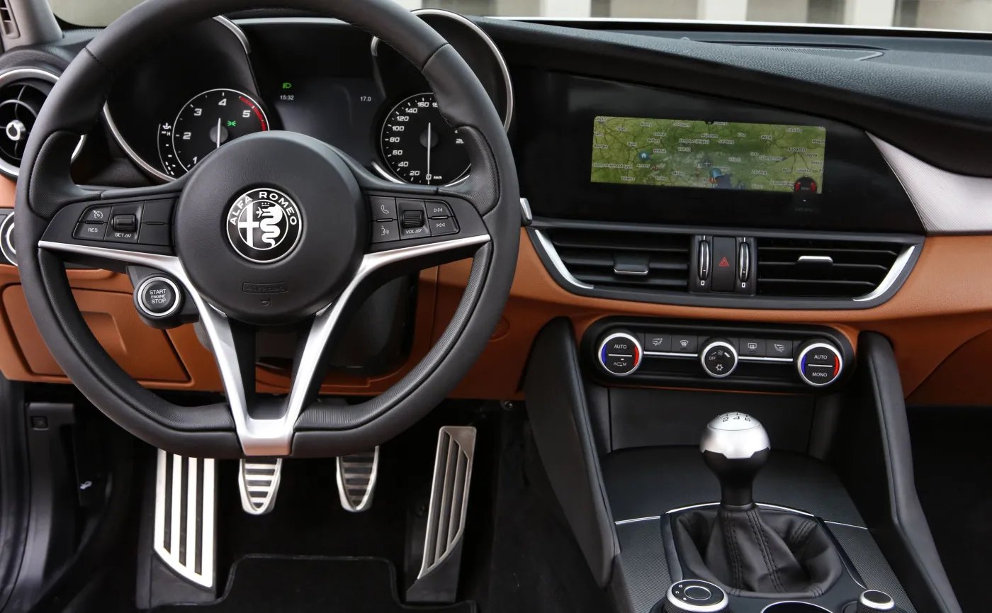 9053473-alfa-romeo-giulia.jpg