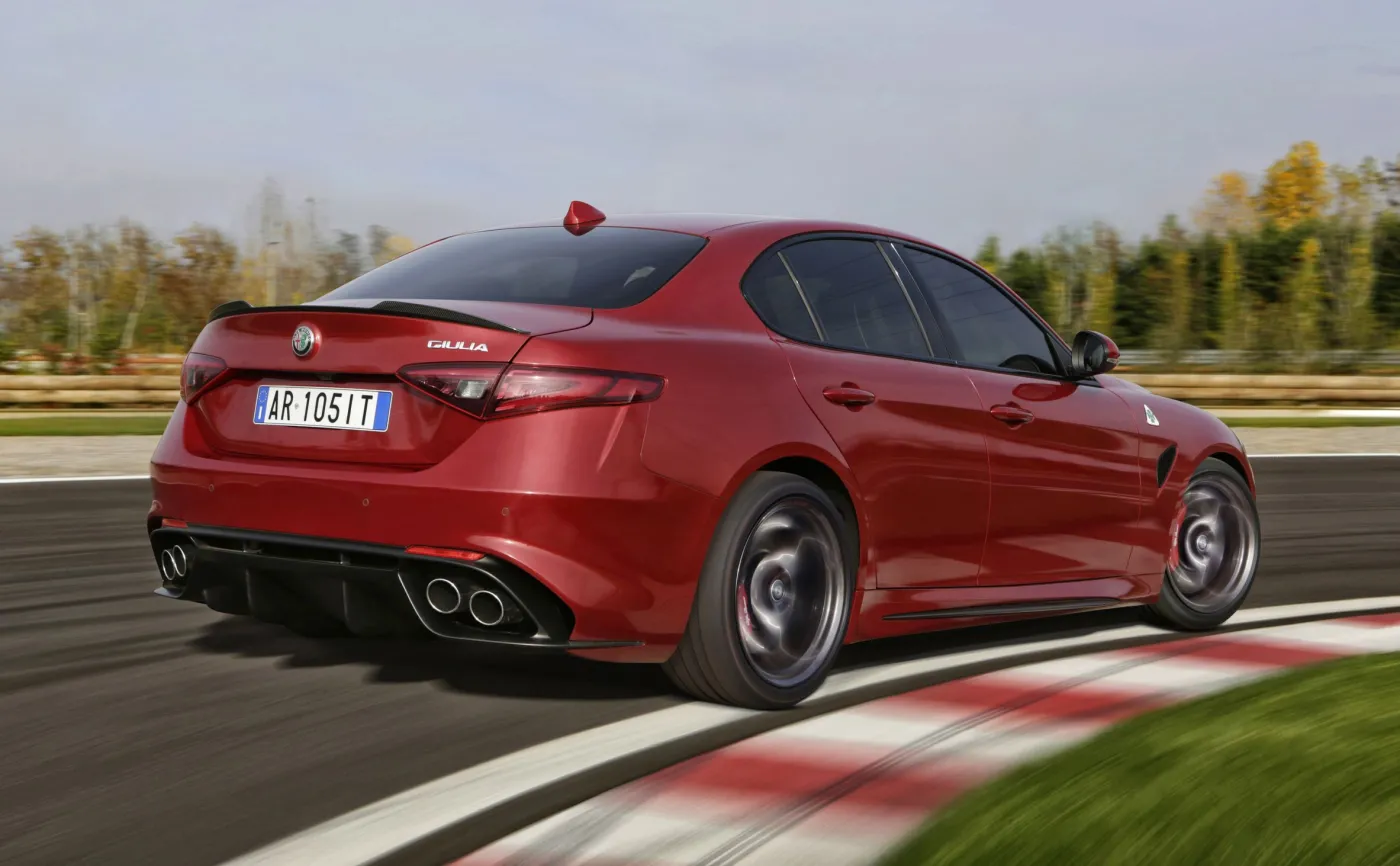 9053665-alfa-romeo-giulia.jpg