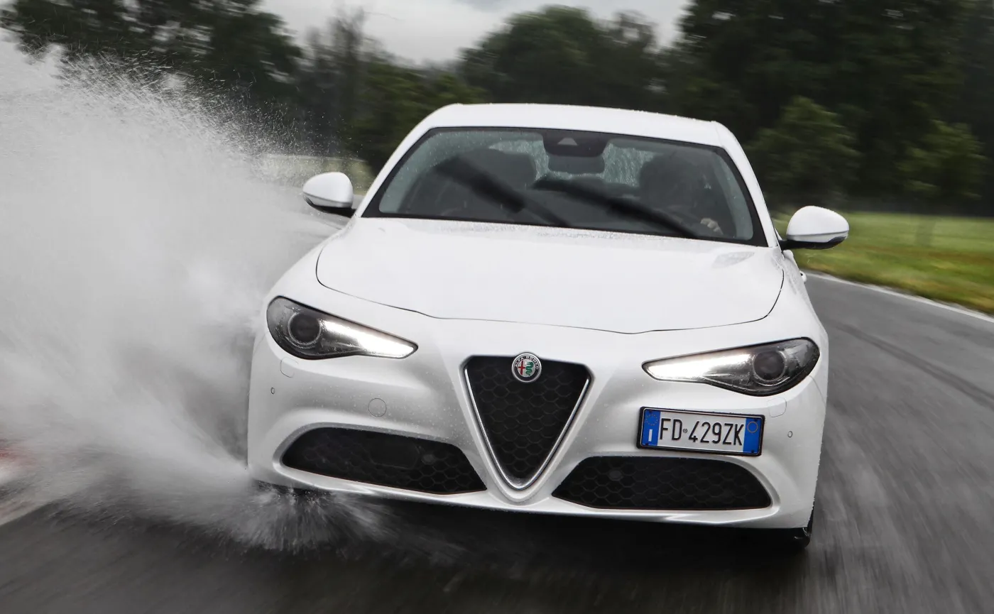 9053729-alfa-romeo-giulia.jpg