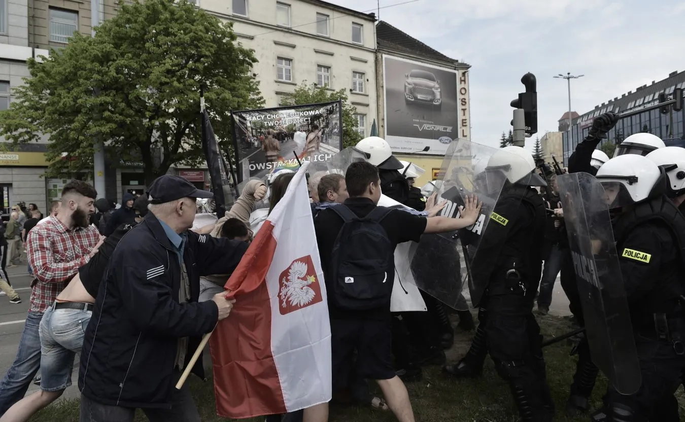 Marsz Równości w Gdańsku zakłócony przez narodowców. Doszło do starć z policją. ZDJĘCIA