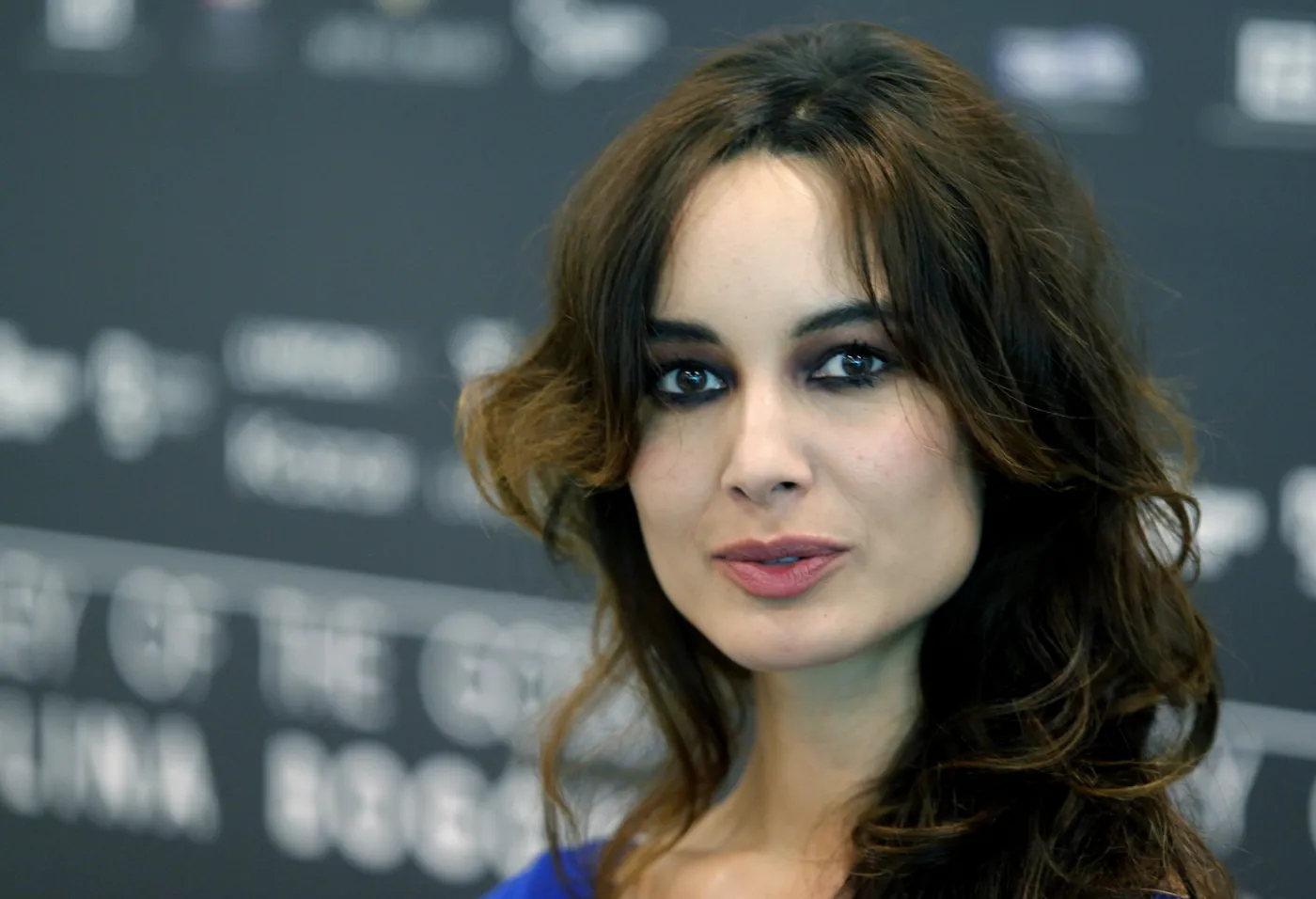 9095916-berenice-marlohe.jpg