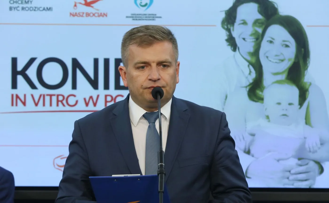 Koniec in vitro w Polsce? Arłukowicz: Rząd może je ograniczyć bądź zabronić