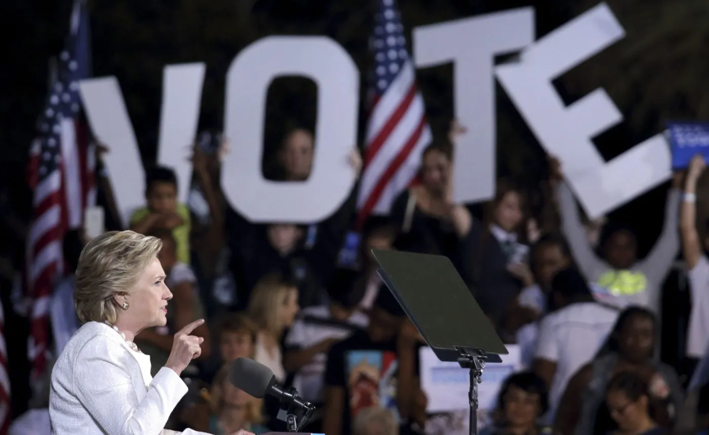 9582447-hillary-clinton.jpg
