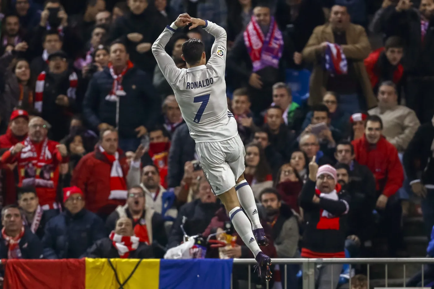 Liga hiszpańska: Real nie dał szans Atletico w derbach Madrytu. Hattrick Cristiano Ronaldo
