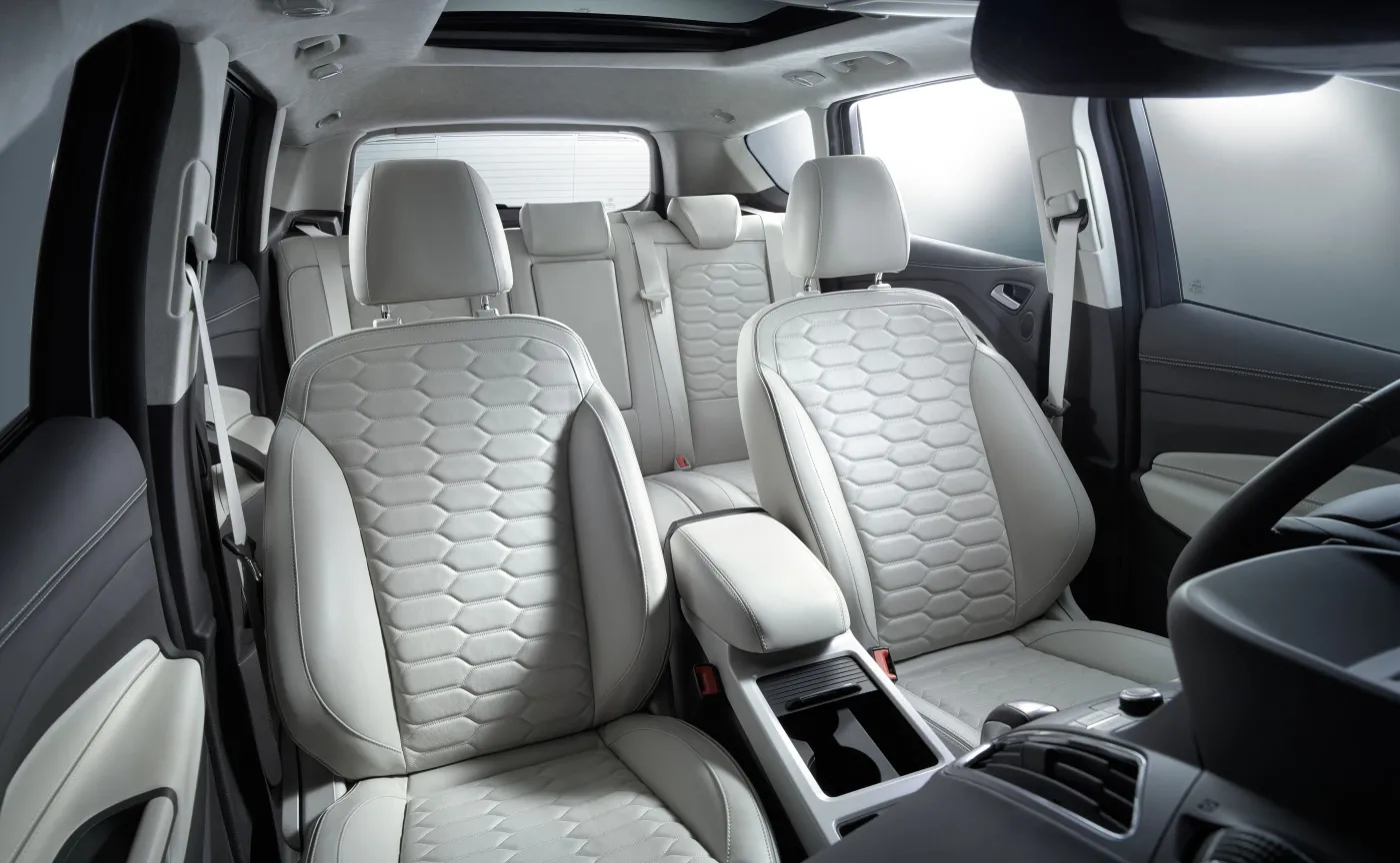 9262145-ford-kuga-vignale.jpg