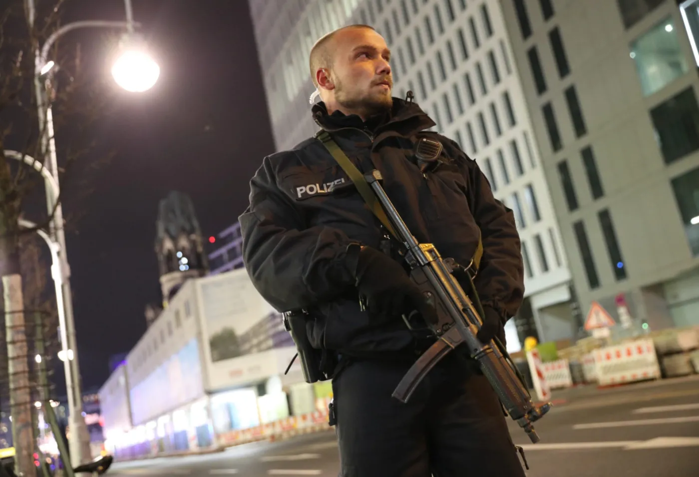 9721367-policja-w-berlinie.jpg