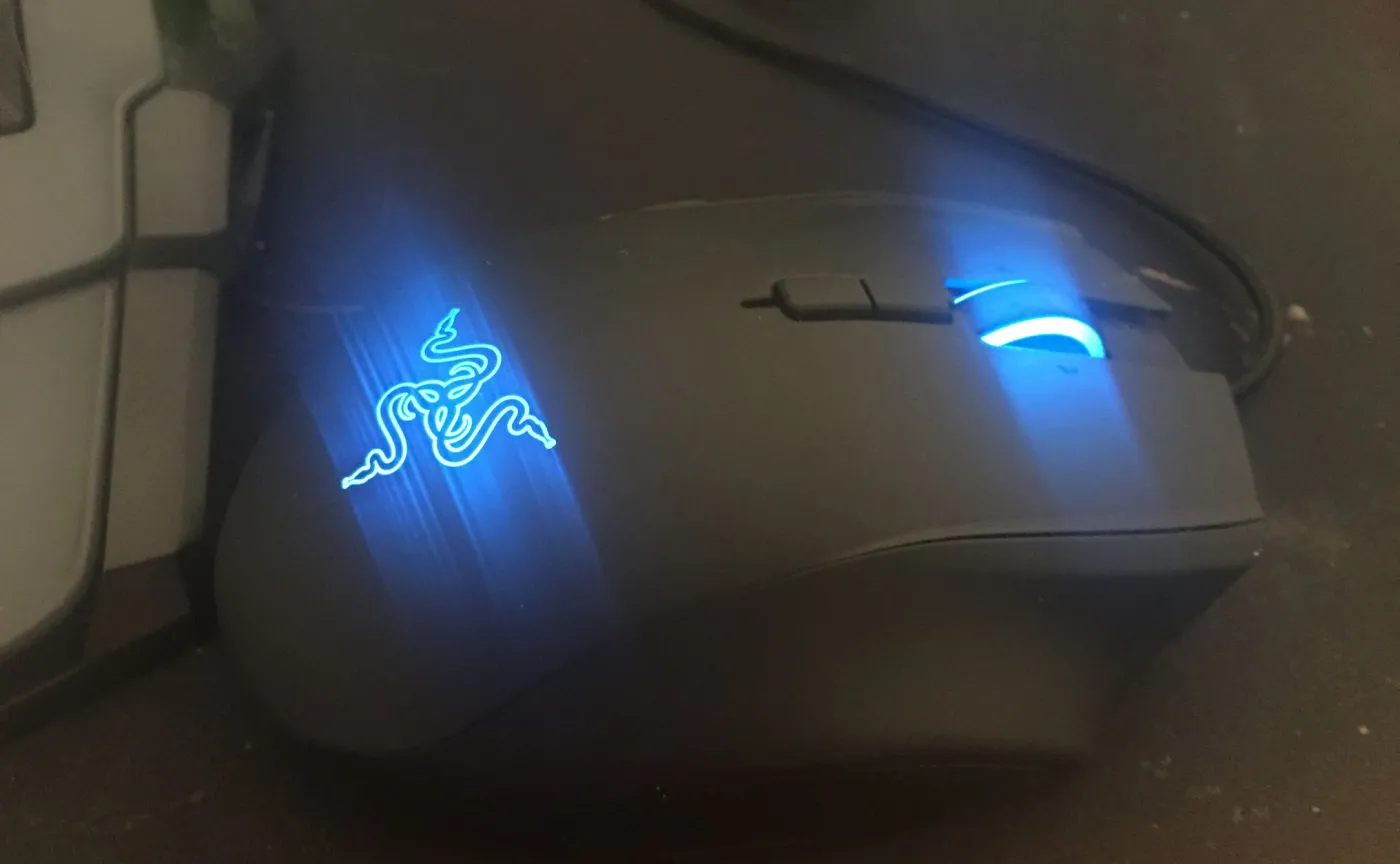 9489145-razer-naga-hex-v2.jpg
