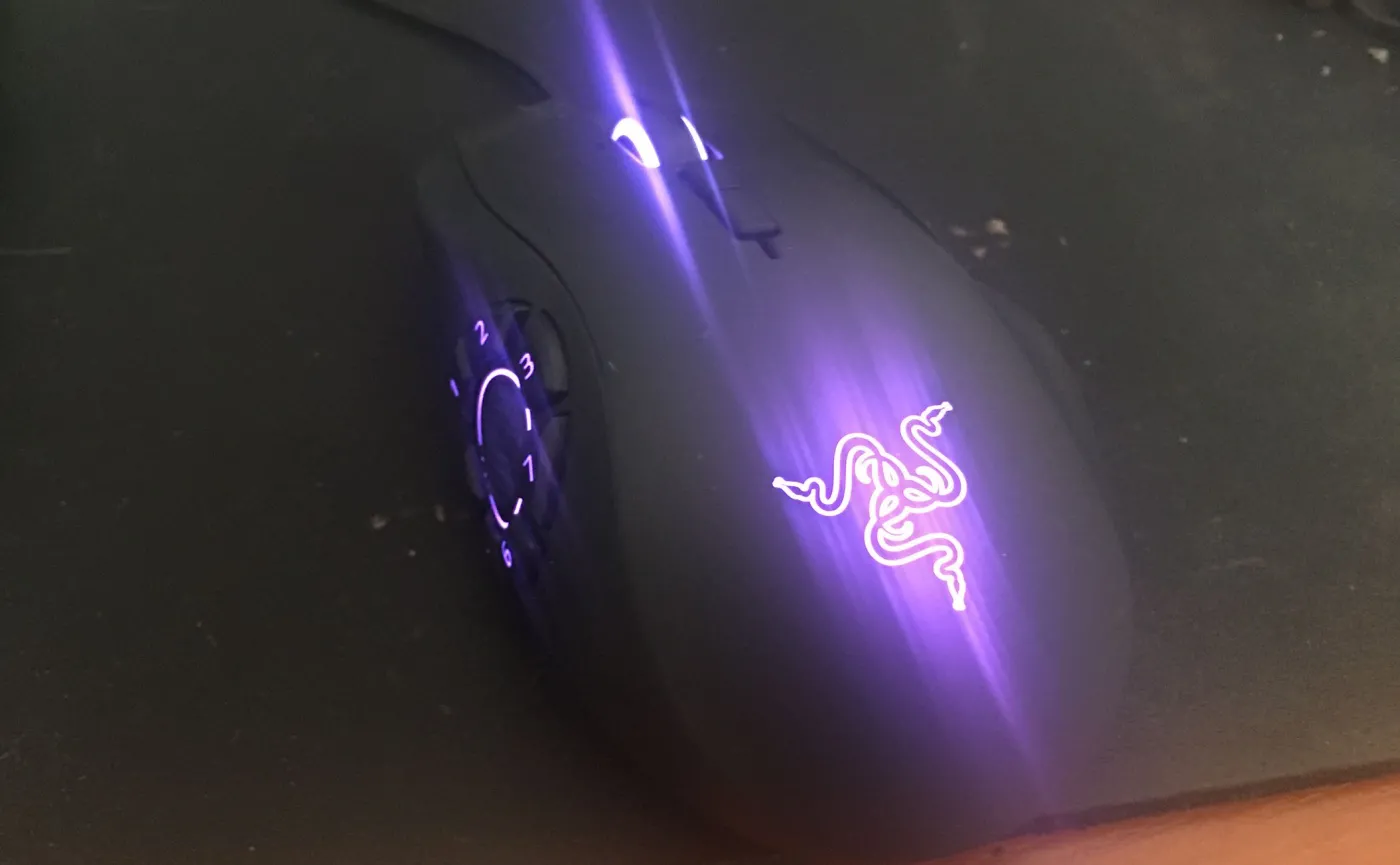 9489177-razer-naga-hex-v2.jpg