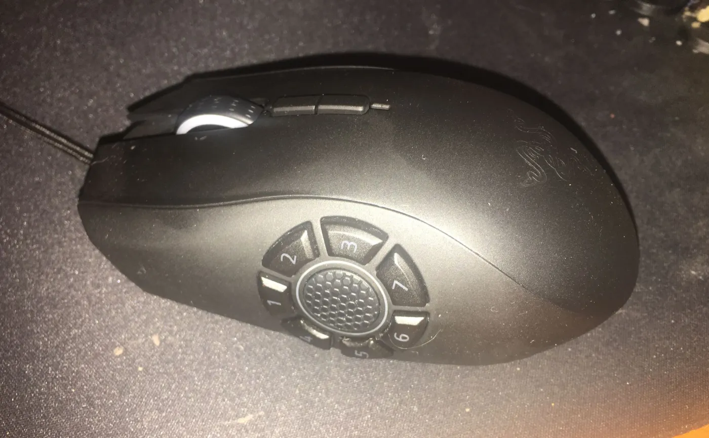 9489209-razer-naga-hex-v2.jpg
