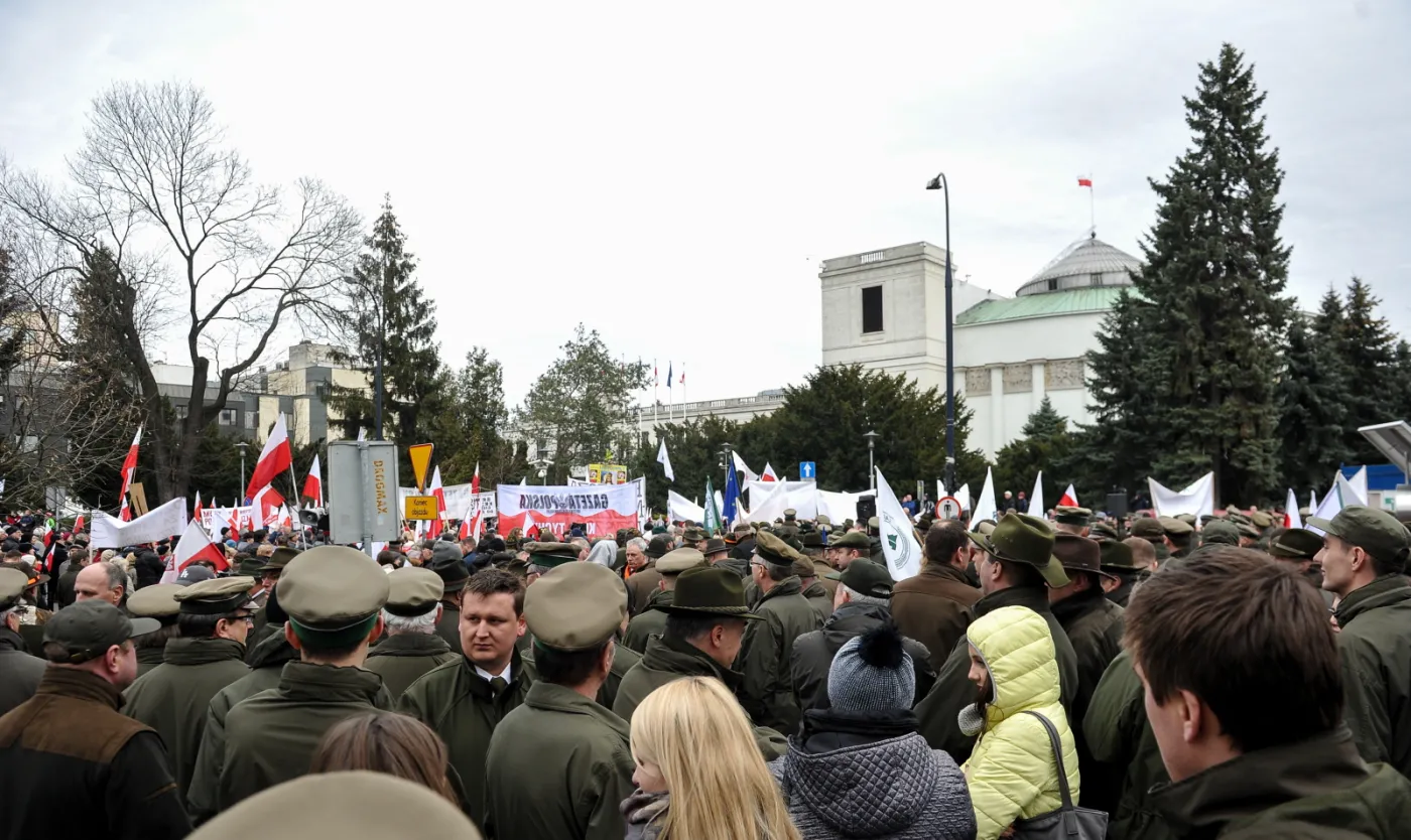 10001324-wiec-dla-rzadu.jpg