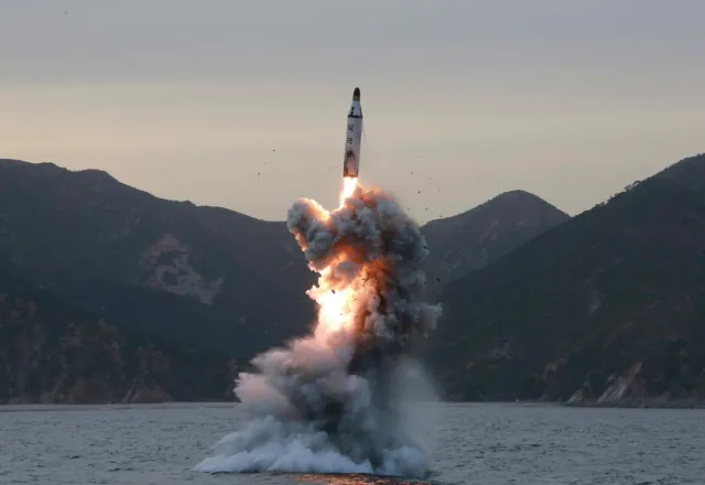 Korea Północna znów strzela. Tym razem test rakiety był nieudany